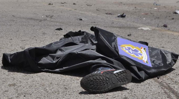 Human remains lie on the ground after being covered by Egyptian security forces at the scene where assailants attempted to carry out a suicide bomb attack on June 10, 2015, in the Karnak temple in Luxor © AFP