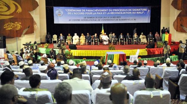 Mali's President Ibrahim Boubacar Keita (C) attends the signing of the ammended version of the Algerian Accord on June 20, 2015 in Bamako/AFP