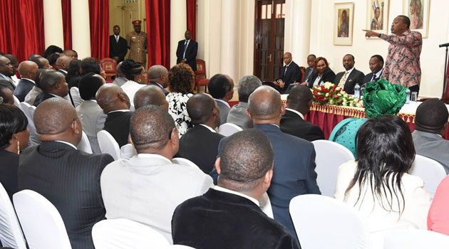 During a meeting with Central Kenya MPs, President Kenyatta ordered the cancellation of licenses for bars and other outlets selling illicit drinks.