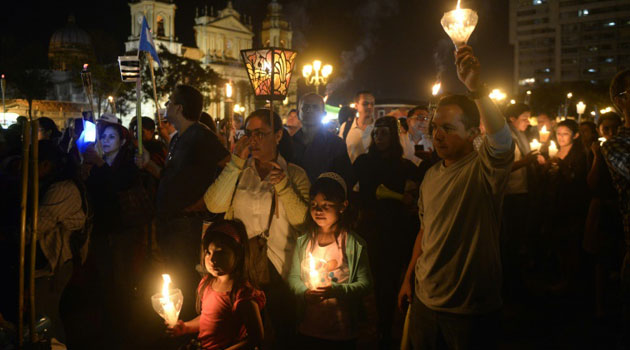 People take part in a demonstration demanding the resignation of Guatemalan President Otto Perez, as a corruption scandal rocks the government, in Guatemala City, on July 4, 2015/AFP