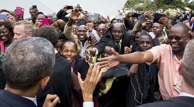 Kenyans jostle to greet President Obama at UN Gigiri in Nairobi/WH