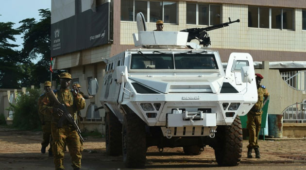 Burkina Faso army troops stand guard outside Guillaume Ouedraogo military camp in Ouagadougou on September 22, 2015/AFP