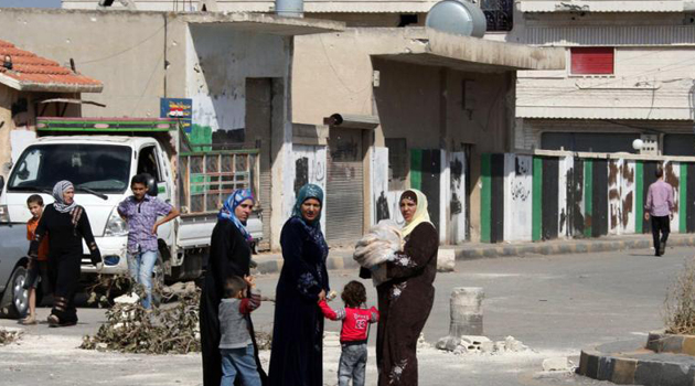 Children carried by their mothers/FILE