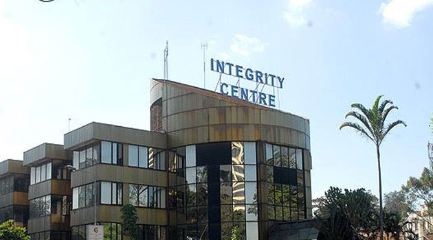 The detectives drawn from the EACC's Kisumu office and the Nairobi headquarters nabbed the two as they allegedly received a Sh15,000 bribe from a complainant to reinstate a case/FILE