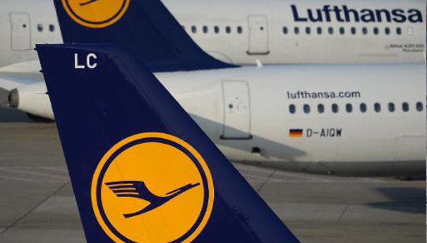 Wing of a Lufthansa plane/FILE