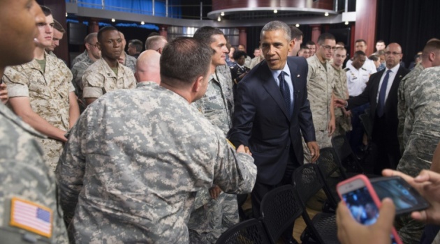 US President Barack Obama greets troops after holding a "Worldwide Troop Talk," with US members of the military around the world broadcast from Fort Meade in Maryland, September 11, 2015/AFP  