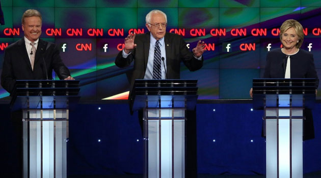 Democratic presidential candidates Jim Webb (L), and Hillary Clinton (R) smile as Bernie Sanders speaks during the first Democratic presidential debate in Las Vegas, Nevada on October 13, 2015  © POOL/AFP