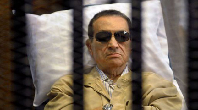 Ousted Egyptian president Hosni Mubarak sits in the defendants cage. Photo/ AFP FILE