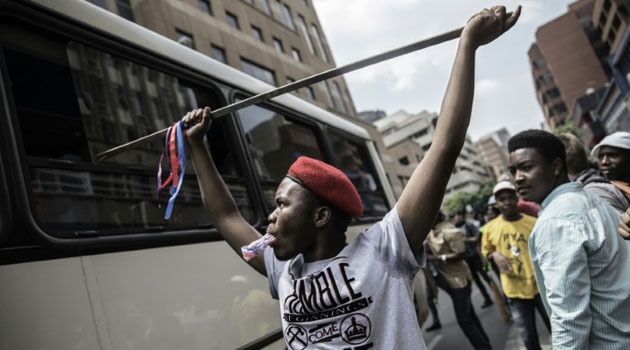 Demonstrators protest against university fee hikes in Johannesburg on October 22, 2015  © AFP