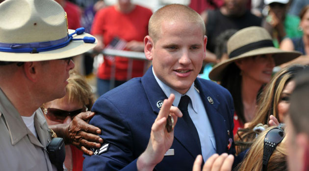 US serviceman Spencer Stone (C), pictured during a celebration in Sacramento on September 11, 2015, has reportedly been stabbed in California/AFP