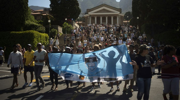 Students hold banner during a protest against fee hikes at the University of Cape Town on October 20, 2015 © AFP