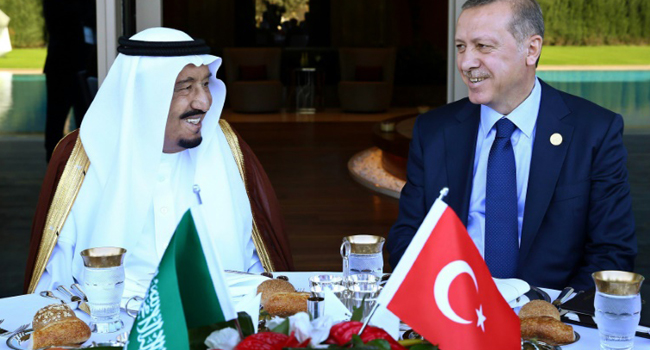 President of Turkey Recep Tayyip Erdogan (R) meets with Saudi King Salman bin Abdul Aziz Al Saud/AFP