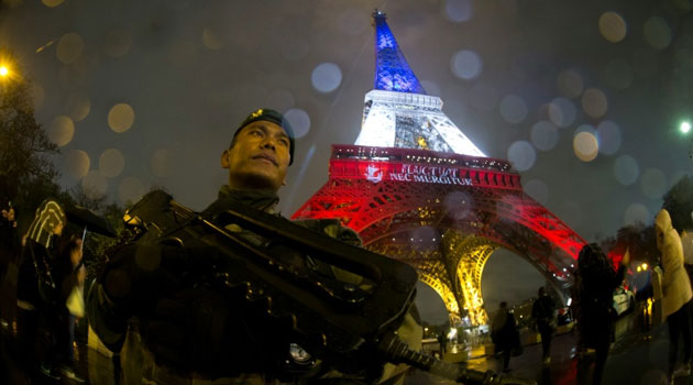 A French soldier stands guard outside the iconic Eiffel Tower in Paris on November 17, 2015 following attacks claimed by Islamic State group jihadists that left 130 people dead/AFP