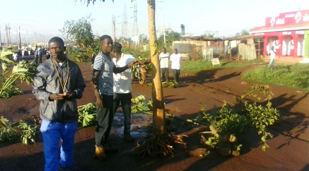 During the demonstrations, they placed bananas and other plants on the highway disrupting traffic on the busy road/CFM