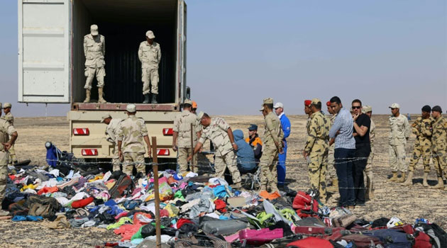 A picture taken on November 2, 2015 by Russia's Emergency Ministry shows Russian emergency services personnel and Egyptian servicemen working at the crash site of a Russian airliner in Wadi al-Zolomat, a mountainous area of Egypt's Sinai Peninsula 