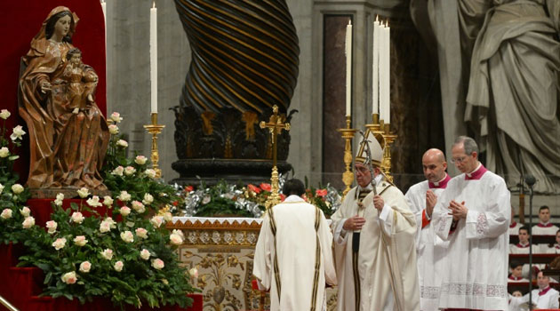 Pope Francis leads a mass on Christmas eve marking the birth of Jesus Christ, at St Peter's basilica in The Vatican, on December 24, 2015  © AFP 