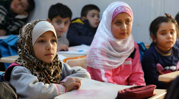 Syrian refugee children attend a class on December 14, 2015, at a school in the Sanliurfa province near the Syrian border  © AFP