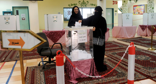 A Saudi woman casts her ballot at a polling station in the coastal city of Jeddah/AFP