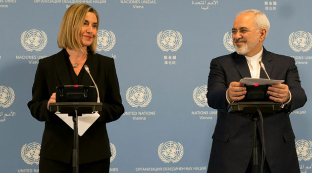 Iranian Foreign Minister Mohammad Javad Zarif (L) and EU foreign policy chief Federica Mogherini hold a joint press conference in Vienna on January 16, 2016/AFP