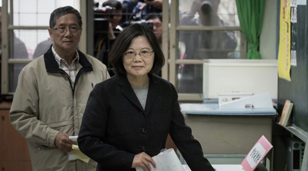 Democratic Progressive Party presidential candidate Tsai Ing-wen casts her vote in New Taipei City on January 16, 2016/AFP