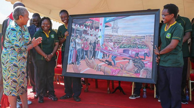 Students of Alliance Girls High School present a gift to First Lady Margaret Kenyatta. Photo/ PSCU