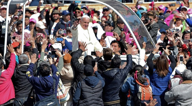 Pope Francis waves from the popemobile on his way to the cathedral, in Mexico City on February 13, 2016/AFP