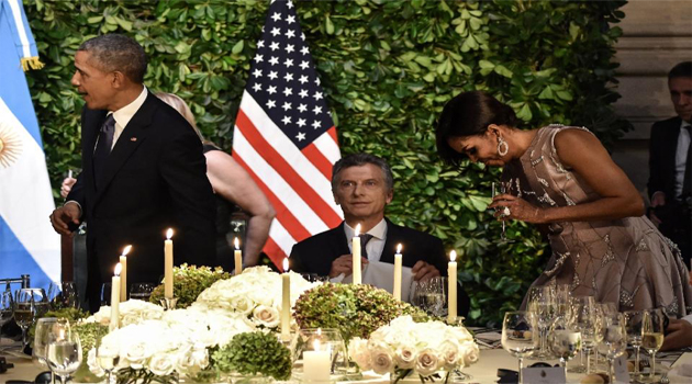 US President Barack Obama and US First Lady Michelle Obama take their seats next to Argentina's President Mauricio Macri during a state dinner in Buenos Aires/AFP