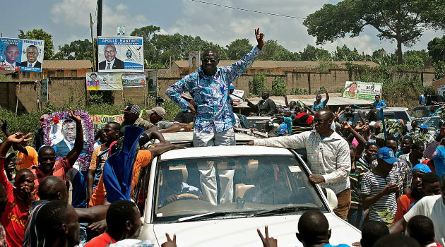 "I have given directive that the deployment of police outside Besigye's home be withdrawn forthwith," Ugandan police chief Kale Kayihura said/FILE