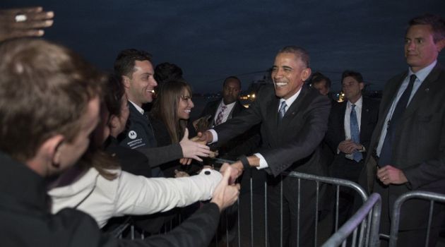 US President Barack Obama greets well-wishers upon arrival at Los Angeles International Airport/AFP
