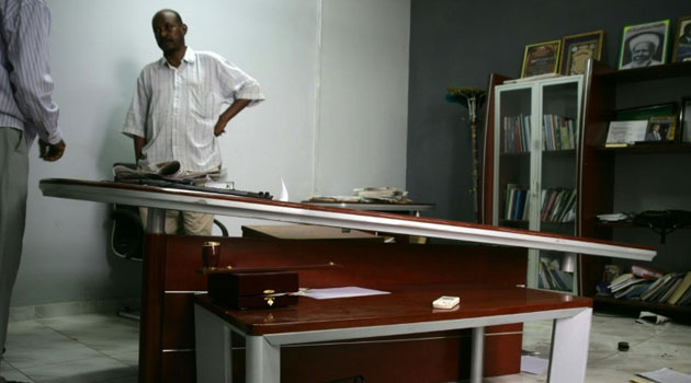 In 2014 the offices of Sudanese daily newspaper Al-Tayar were raided and its editor Osman Mirghani was badly beaten/FILE