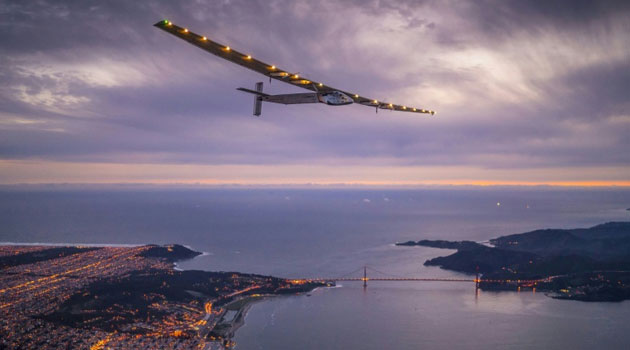 "Solar Impulse 2", piloted by Swiss adventurer Bertrand Piccard, flies over the Golden Gate bridge in San Francisco, California/AFP