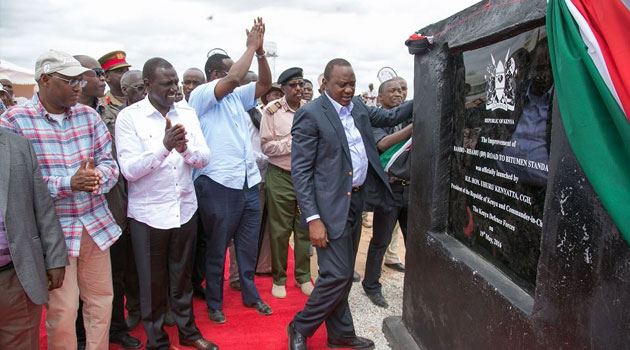 President Kenyatta, accompanied by Deputy President William Ruto and several leaders from the region, commissioned the tarmacking of the Sh2.5 billion Elwak-Rhamu road at Elwak town/PSCU