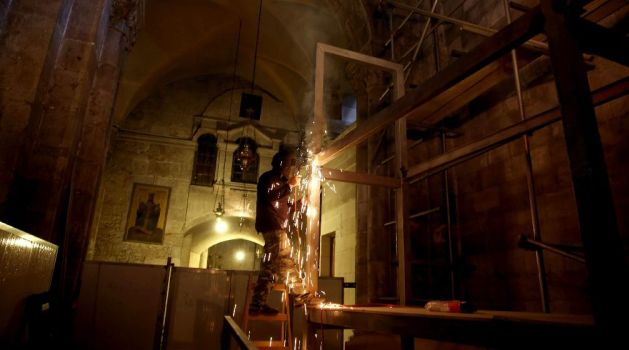 A worker welds scaffoldings at the Church of the Holy Sepulchre in Jerusalem's Old City on May 29, 2016, ahead of restoration of the Tomb of Jesus/AFP