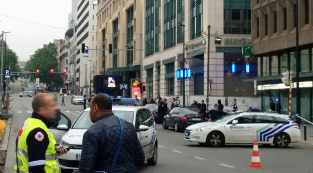 Police cars block the area as officers gather at the scene of a bomb alert at the City2 shopping mall in the city center of Brussels on June 21, 2016/AFP