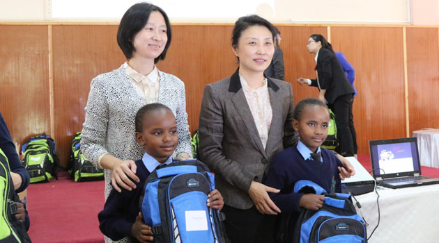 Li Ping, wife of the Ambassador of China, together with the female members from the embassy, attended the donation ceremony/FILE