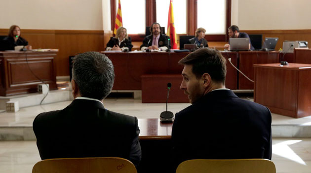 Barcelona football star Lionel Messi (R) and his father Jorge Horacio Messi attend their tax fraud trial at the courthouse of Barcelona on June 2, 2016/AFP