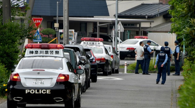 Police officers stand guard near the Tsukui Yamayuri En care centre where a knife-wielding man went on a rampage at a care home for the mentally disabled, killing 19, on July 26, 2016 /AFP