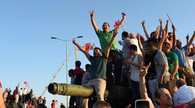 People react after taking over military position on the Bosphorus bridge in Istanbul, on July 16, 2016/AFP