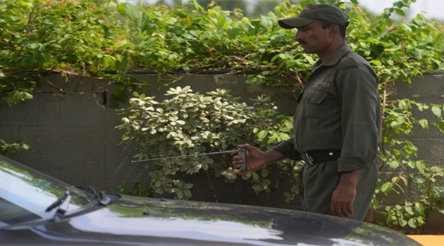 A Pakistani private security guard uses an explosives detector to search a vehicle at a mall entrance in Islamabad/AFP