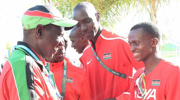 DP William Ruto with Paul Tanui who won silver on Sunday in the men’s 10,000 metres final/DPPS