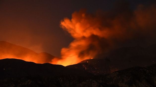 More than 34,500 homes were threatened and 82,640 people were under evacuation warnings as firenadoes rage in California/AFP