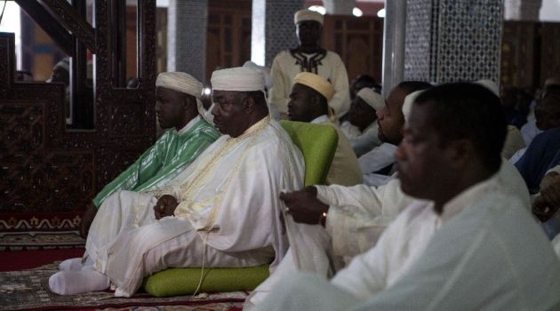 Incumbent Gabonese President Ali Bongo Ondimba attends prayers at the Assan II Mosque in Libreville on September 12, 2016/AFP