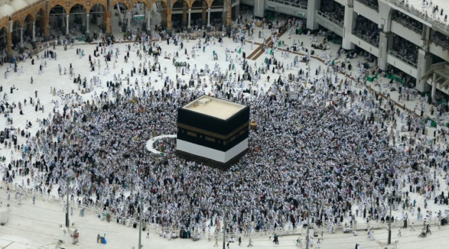 Muslim pilgrims from around the world circle around the Kaaba at the Grand Mosque in the Saudi city of Mecca on September 9, 2016/AFP
