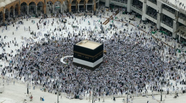 Muslim pilgrims from around the world circle around the Kaaba at the Grand Mosque in the Saudi city of Mecca on September 9, 2016/AFP  