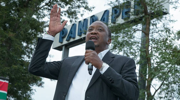 President Kenyatta addressing Bungoma residents outside the Pan Paper Mills/PSCU