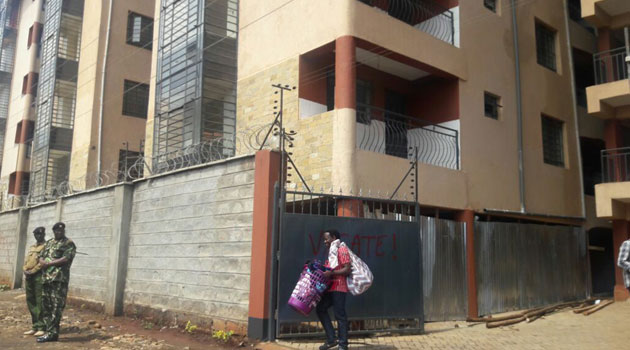 A resident of the Sh200 million sinking apartment block in Ruaka vacates/MUTHONI NJUKI