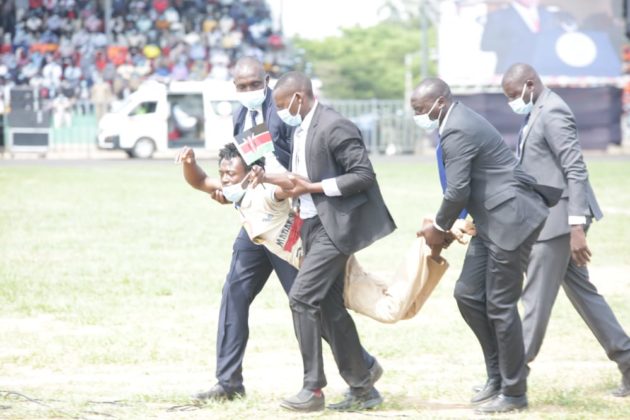 Man sprints to dais during Uhuru’s speech in Kisumu » Capital News
