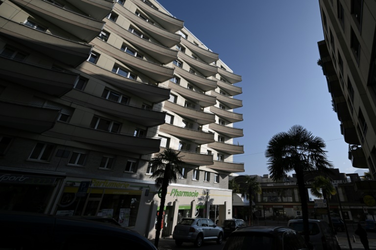 Four die as family plunges from balcony in Switzerland » Capital News