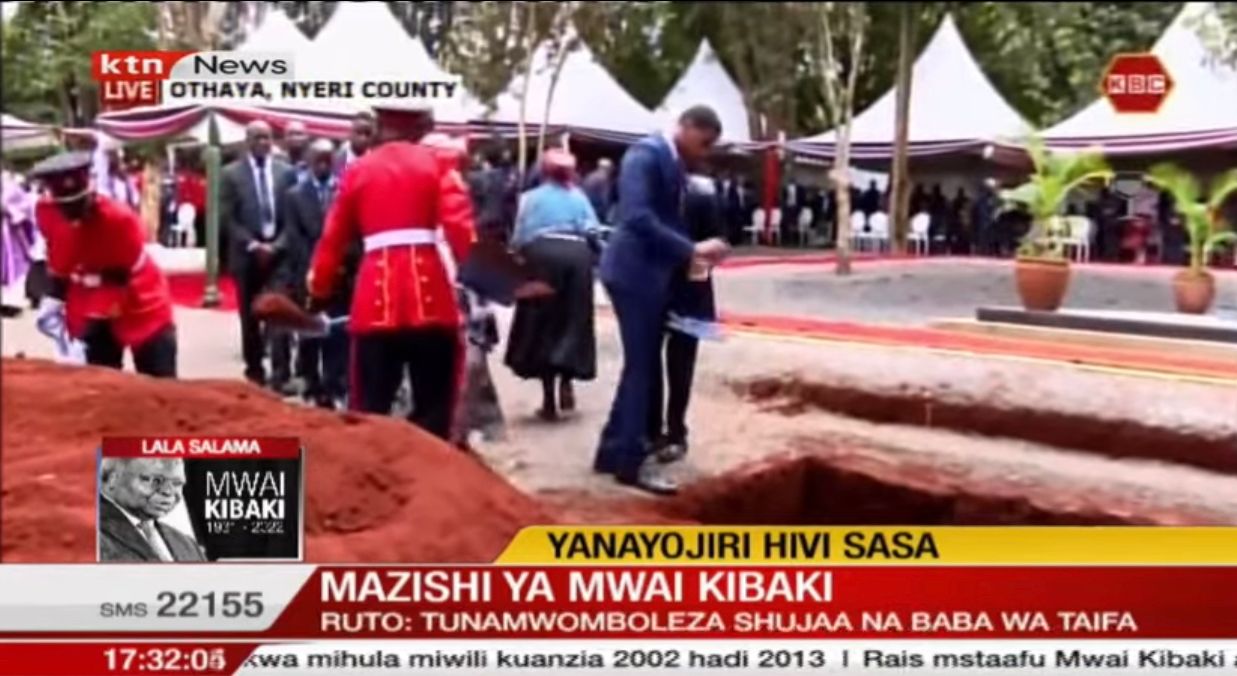 VIRAL moment when Kibaki’s grandson Sean Andrew tossed ring into his grave » Capital News