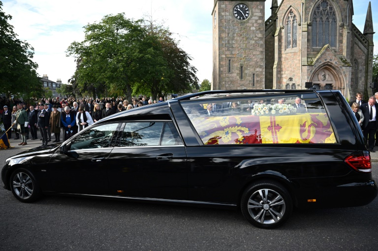 La reina Isabel II se embarca en su último viaje »Capital News